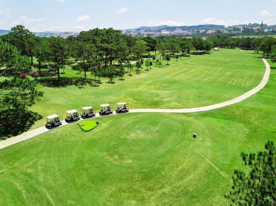 THE WEST GOLF COURSE