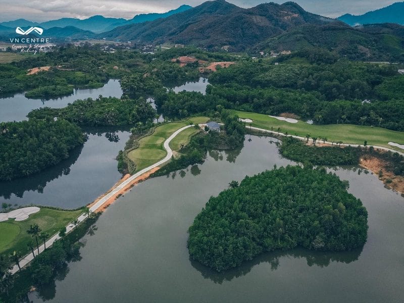 Where is Yen Bai Star Golf located?