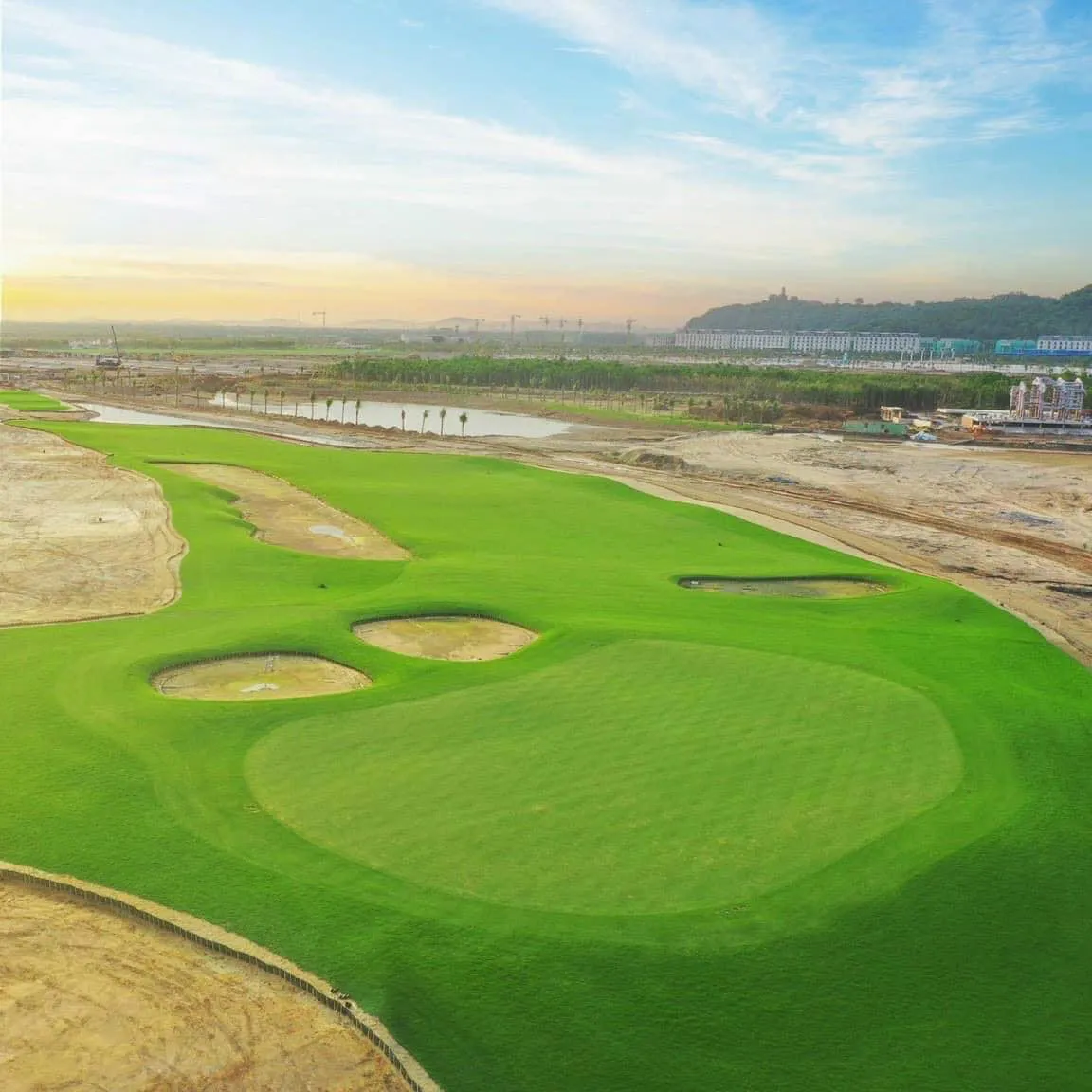 Dragon Golf Links
